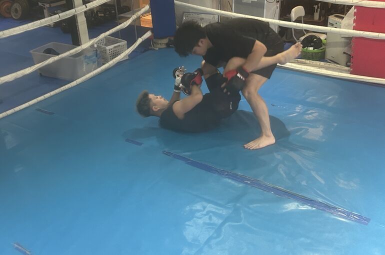 move11/27木曜トレーニング風景【MMAジム キックボクシング】
